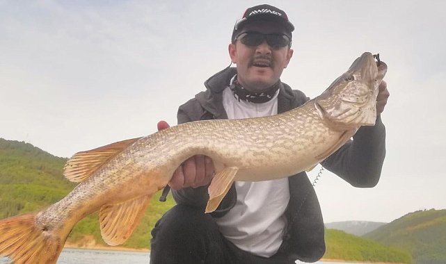 Tavşanlılı Burak Bulut, &#039;Turna Balığı Yakalama Yarışması&#039;ndan birinci oldu