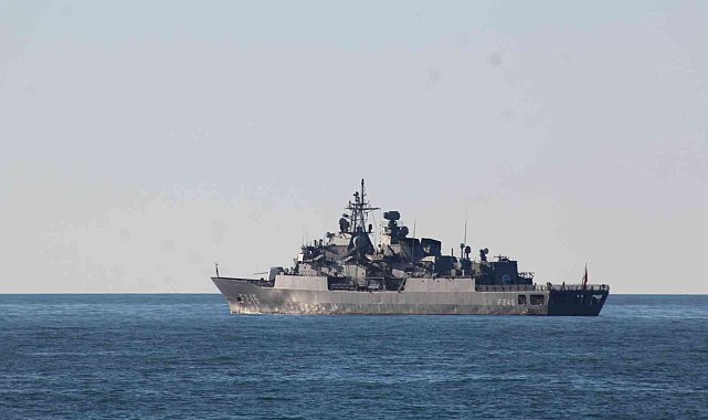 TCG Salihreis İnebolu'da demirledi