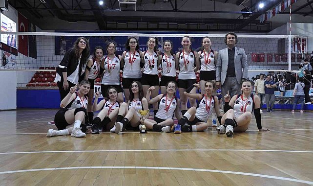 TED Düzce Koleji kızlarda il birincisi oldu