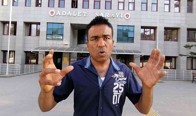 Telefon dolandırıcılarına para kaptırmaktan yaşlı teyzenin 'fırçası' sayesinde kurtuldu