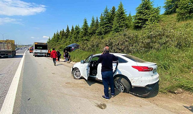 TEM&#039;e düşen taş kazaya sebep oldu: 2 yaralı
