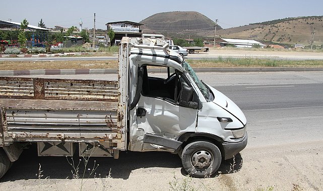 Tır ile açık kasa kamyonet çarpıştı: 1 yaralı