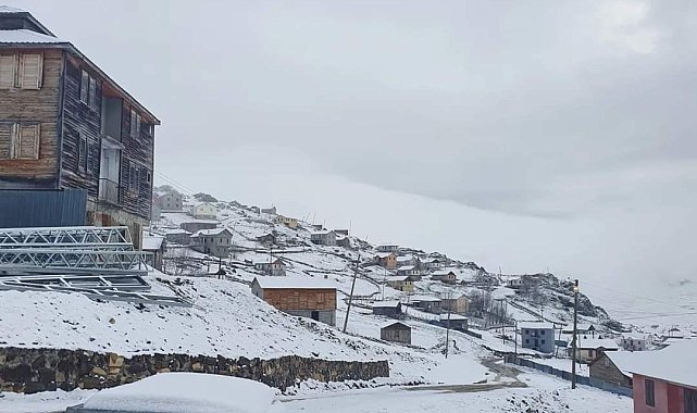 Trabzon'da Mayıs ayında yaylalarda kar yağışı devam ediyor