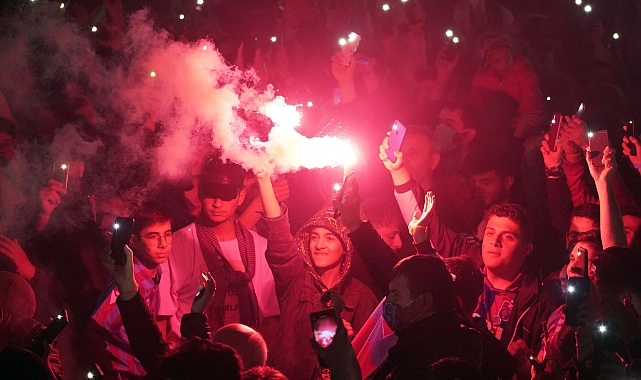 Trabzonspor'un şampiyonluk kutlamasında ışık şov