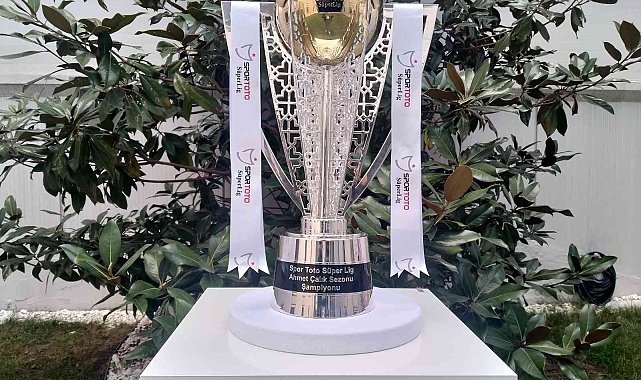 Trabzonspor'un şampiyonluk kupası Ankara'da sporseveler ile buluştu