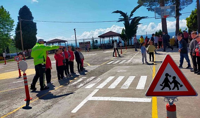 Trafik Haftası'nda vatandaş ve öğrencilere eğitim verildi