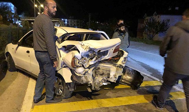Trafik kazasında otomobil hurdaya döndü: 1 yaralı
