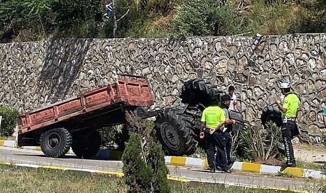 Traktörün emniyet demiri sürücünün hayatını kurtardı