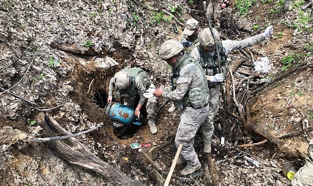 Tunceli'de 4 sığınak içerisinde mühimmat ve yaşam malzemeleri ele geçirildi