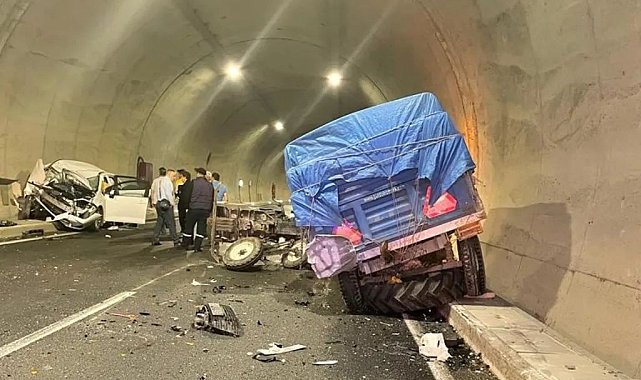 Tünelde otomobil traktöre çarptı: 2 yaralı