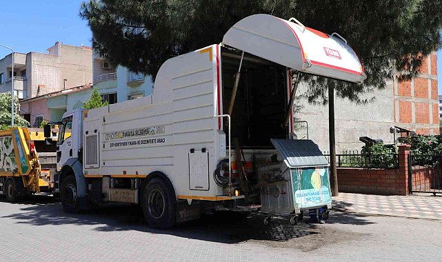 Turgutlu Belediyesinden çöp konteynerlerinde yaz temizliği