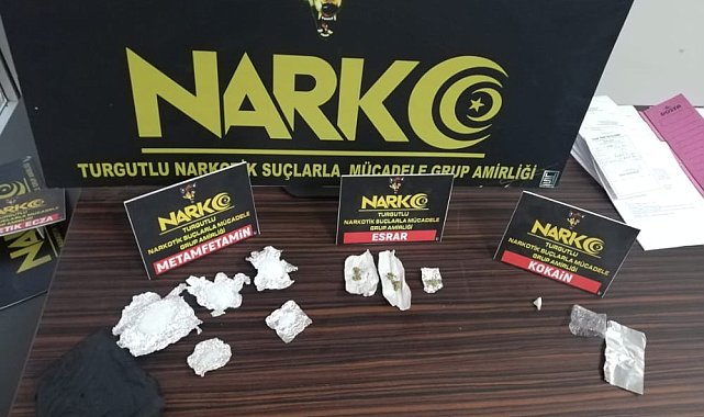 Turgutlu'da uyuşturucu satıcıları aynı araç içerisinde yakalandı
