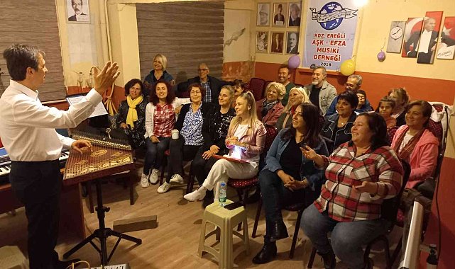 Türk Sanat Müziği konseri öncesi son provalarını yaptılar