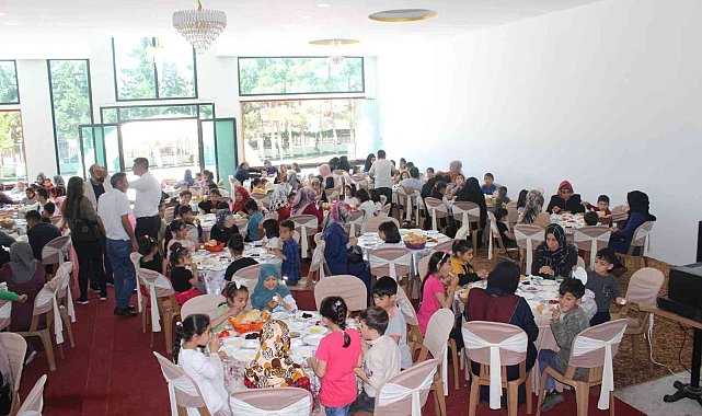 Türk ve Suriyeli çocuklar yemekte bir araya geldi