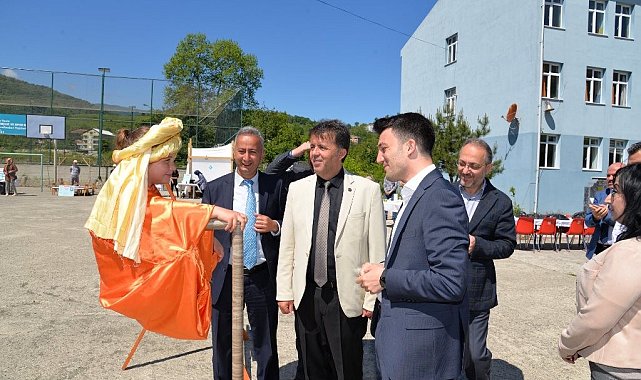 Türkeli&#039;de okulda bilim fuarı