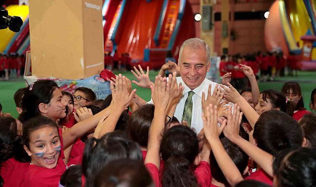 Türkiye&#039;nin en büyük çocuk şenliği başladı