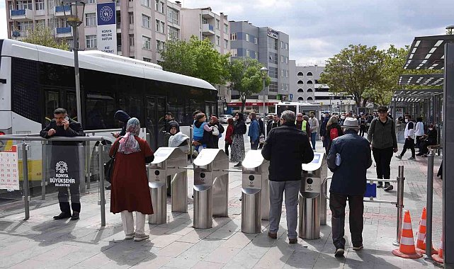 Turnikeli otobüs durağı ile trafik güvenliği arttı, bekleme süresi azaldı