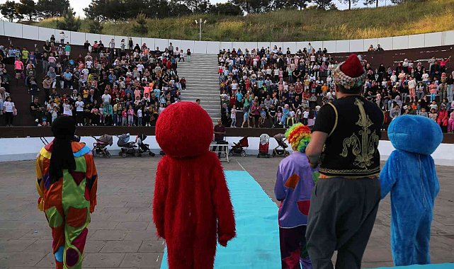 Tuzla'da 2 bin kişilik açık hava sineması etkinliği düzenlendi