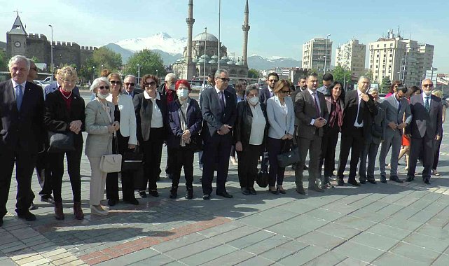 Uğur Nuri Akın: "Artık eczacıların ve eczanelerin hakkı teslim edilmelidir"