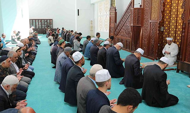 Ulu Camii'nde Kur'an ziyafeti