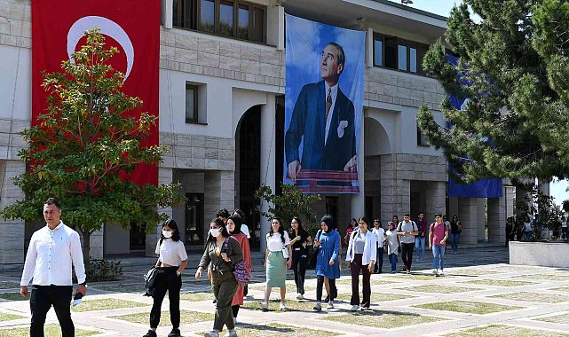 Üniversite adayı gençler Mersin'de kampüs havası soludu