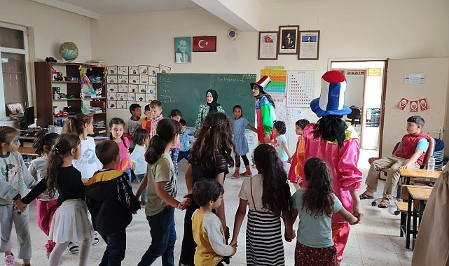 Üniversite Öğrencilerinden &quot;Bir Kitap Bir Çocuk&quot; projesi