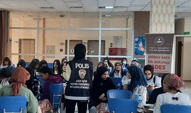 Üniversite öğrencilerine KADES bilgilendirmesi