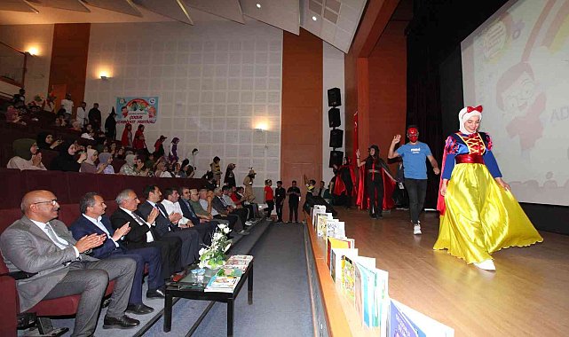 Üniversitede çocuk edebiyatı festivali düzenlendi