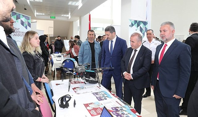 Üniversitede kariyer fuarı