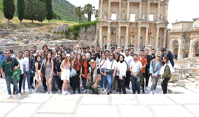 Üniversiteli gençlere 19 Mayıs hediyesi