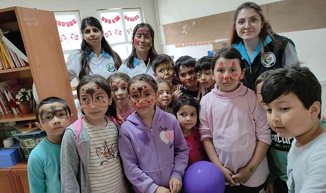 Üniversiteliler kendi harçlıklarıyla okul boyadı