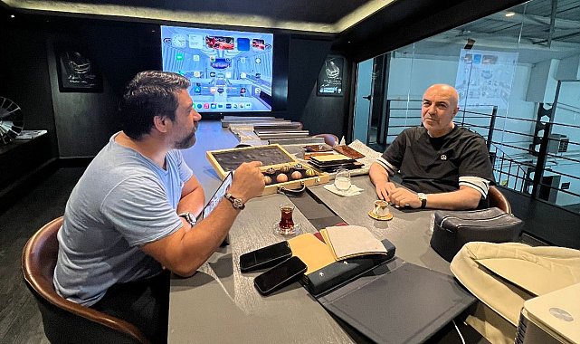 Ünlü çikolata ihracatçısı ile ünlü otomobil tasarımcısı bir araya geldi