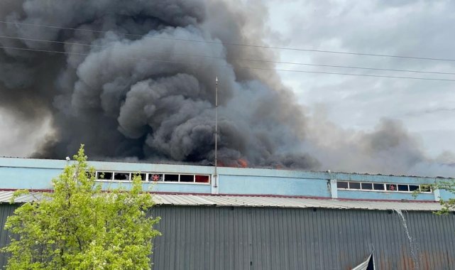 Uşak&#039;ta battaniye fabrikasında yangın