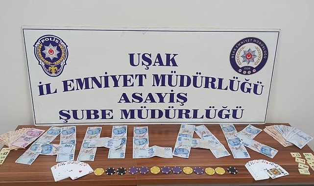 Uşak'ta kumar oynayan 14 kişiye para cezası verildi