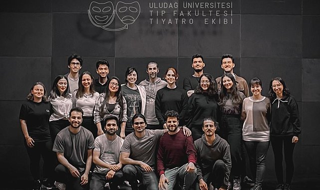 UÜ Tıp Tiyatro ekibi Polydrama ile sahnede