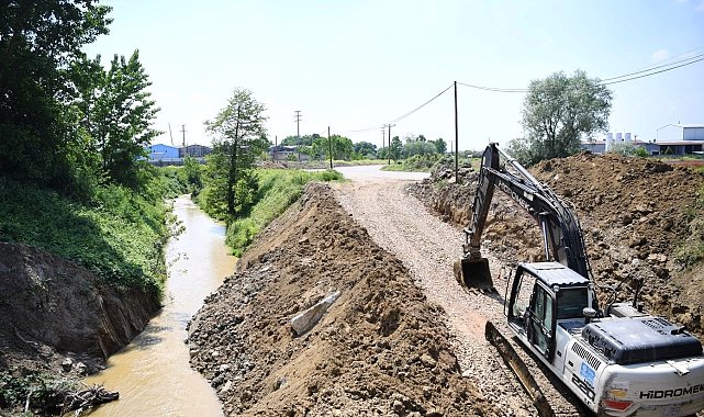 Uzunbey'de dere ıslahı çalışması yapılıyor
