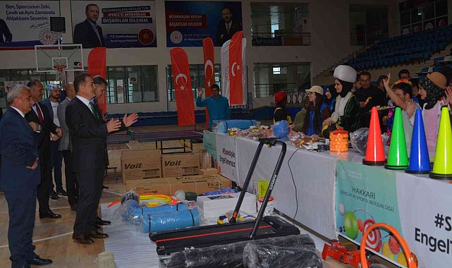 Vali Akbıyık'tan özel eğitimli okullara spor malzemesi dağıtımı