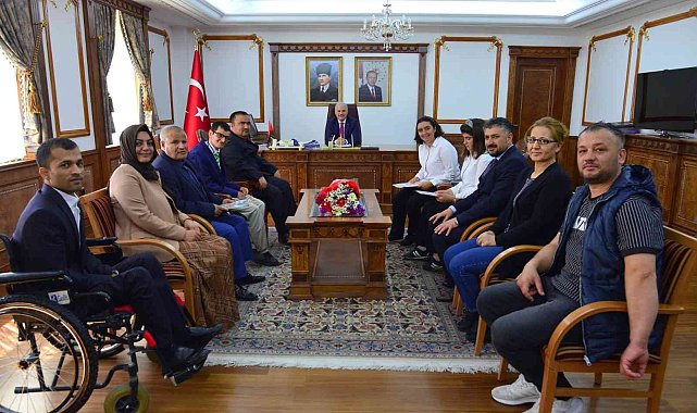 Vali Akın, &quot;Engelli vatandaşları yaşam standartlarını yükseltmeliyiz&quot;