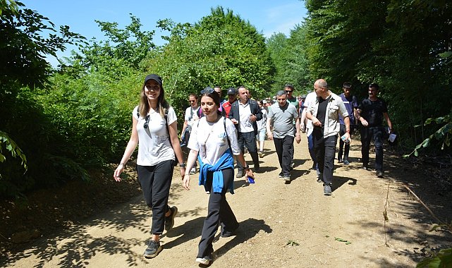 Vali Atay öğrenci ve vatandaşlarla doğada yürüdü