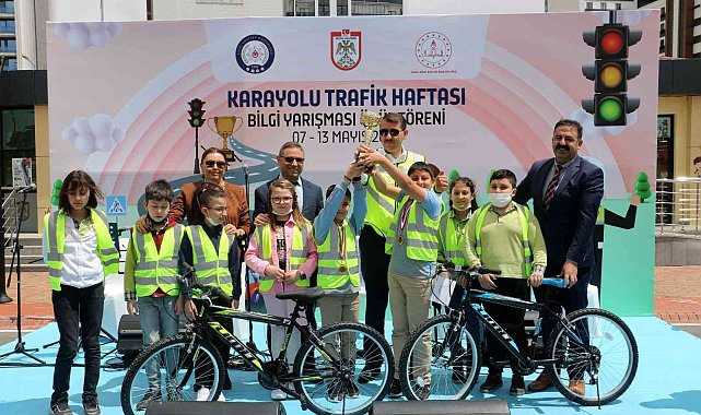 Vali Ayhan, her yıl trafikte 1 milyon 250 bin kişi hayatını kaybediyor