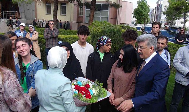 Vali Bilmez Vanlılarla vedalaştı