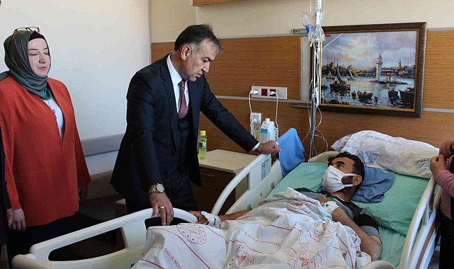 Vali Çağatay'dan operasyonda yaralanan korucuya ziyaret