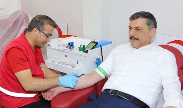 Vali Çiftçi&#039;den 35. kan bağışı