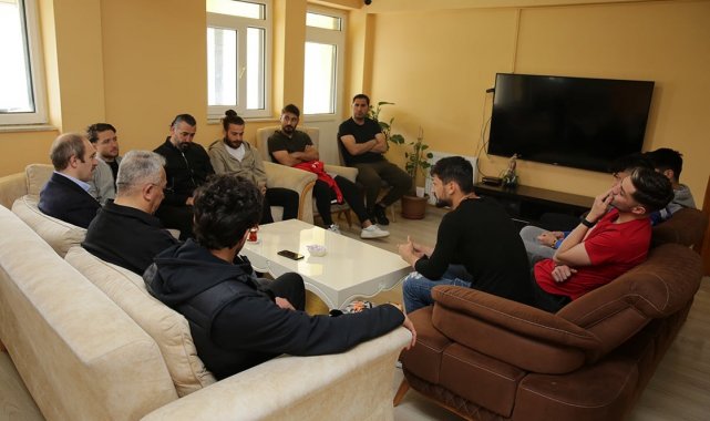 Vali Epcim, Bayburt Özel İdare Spor futbolcularıyla bayramlaştı