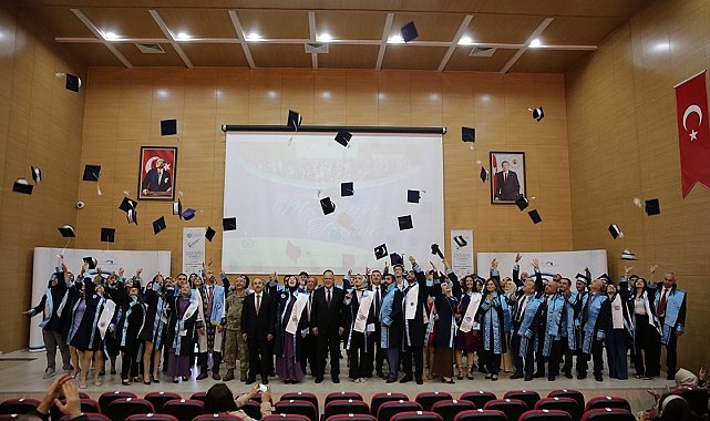 Vali Epcim, üniversitede mezuniyet törenine katıldı