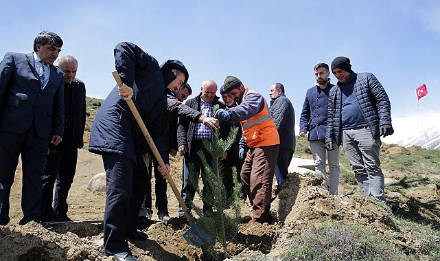 Vali Epcim, Yoncalı köyünde fidan dikim etkinliğine katıldı