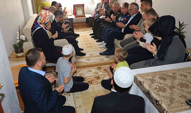 Vali Özkan, şehit İsmet Işık'ın ailesini ziyaret etti