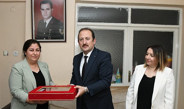 Vali Pehlivan, Mersin'deki ilk ziyaretini şehit ailesine yaptı