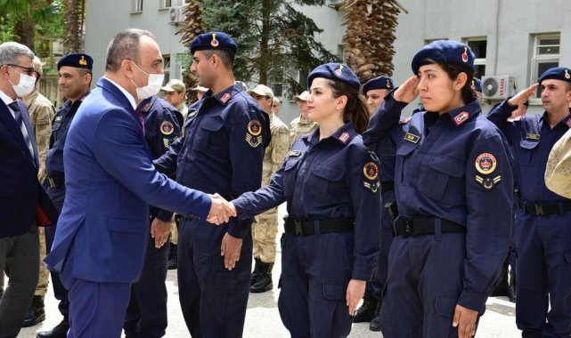 Vali Soytürk Mehmetçik ve polis ile bayramlaştı