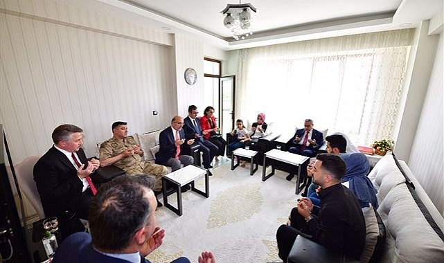 Vali Su, ilk ziyaretini şehit ailelerine yaptı